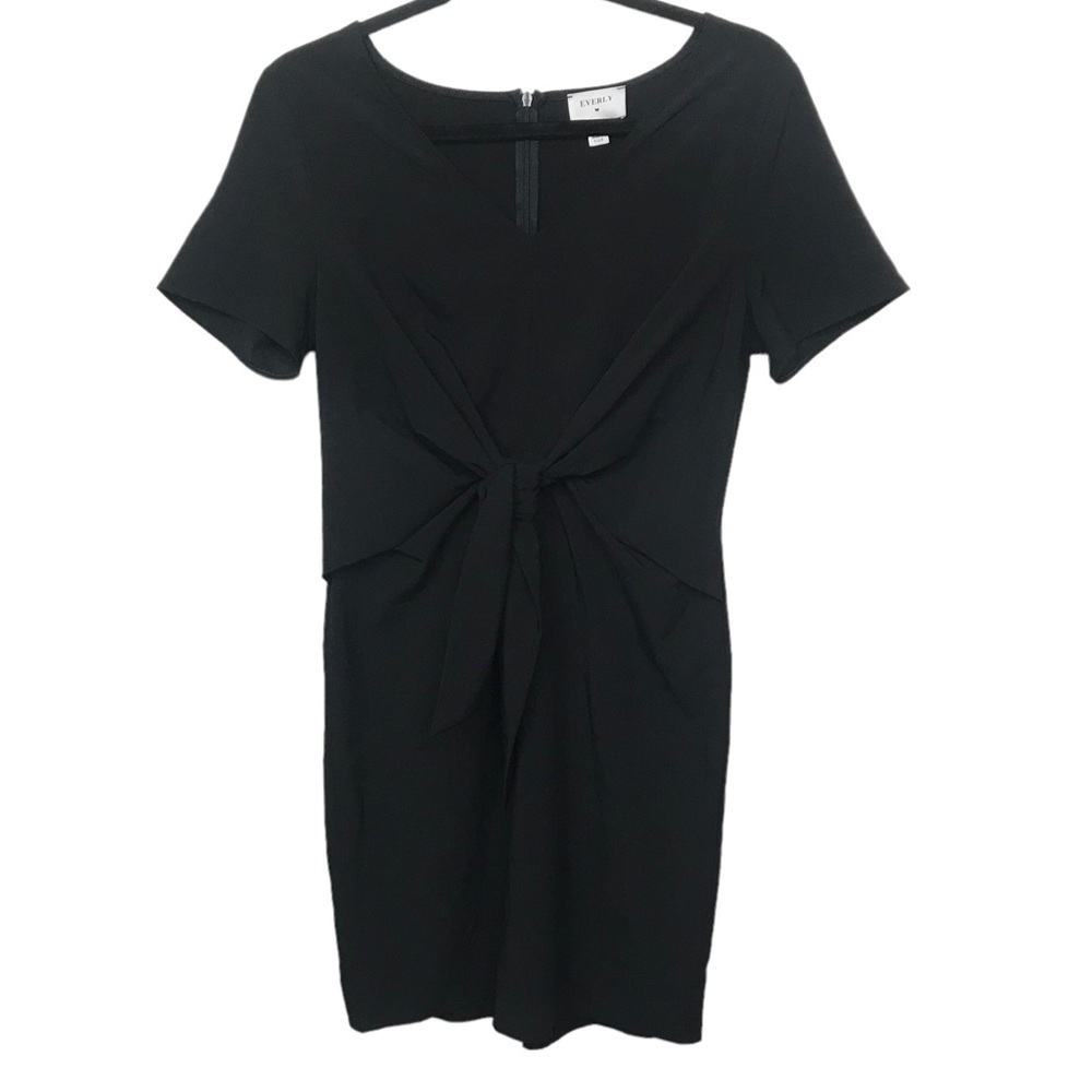 Everly Black v Neck Short Sleeve Tie Front Dress Small